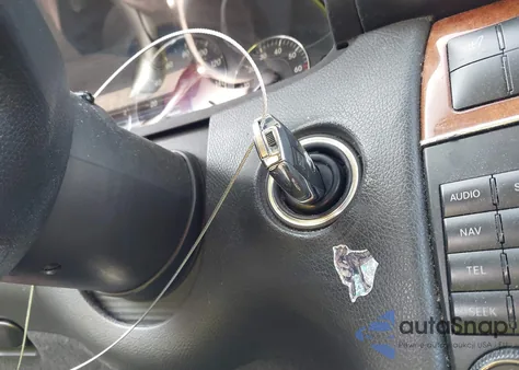 2005 Mercedes-Benz Clk 320 из США, поврежденный, VIN WDBTK65J85F150968